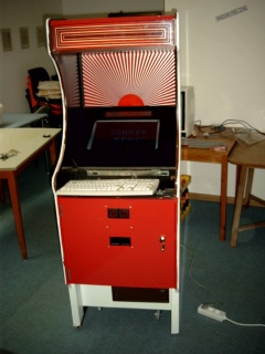 Der Automat mit Display, Marquee und Bezel.